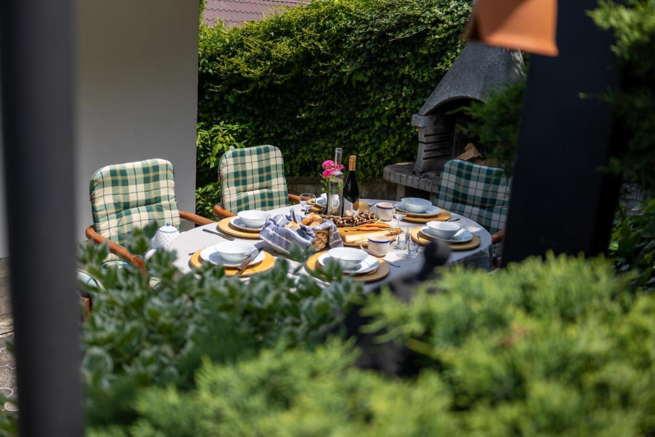 Villa Amalia, Centrum Banska Stiavnica, Parkovanie Pre 2 Auta, Velka Zahrada S Krbom, Cela Villa Amalia Pre 14 Osob Alebo Samostatne Nezavisle Prve Podlazie Villa Ama Pre 6 Osob Alebo Samostatne Nezavisle Podkrovie Villa Lia Pre 8 Osob,Pristup Cez Pi ภายนอก รูปภาพ