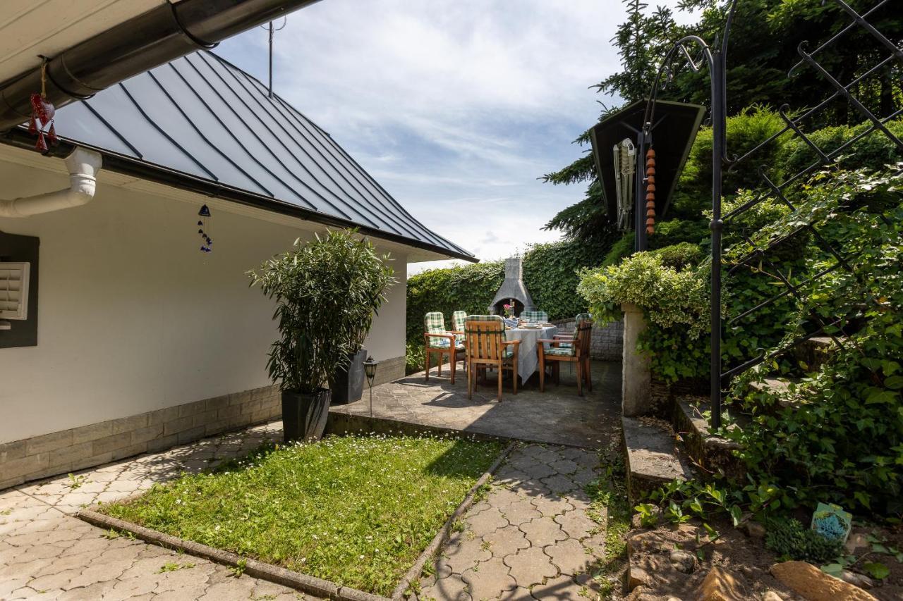 Villa Amalia, Centrum Banska Stiavnica, Parkovanie Pre 2 Auta, Velka Zahrada S Krbom, Cela Villa Amalia Pre 14 Osob Alebo Samostatne Nezavisle Prve Podlazie Villa Ama Pre 6 Osob Alebo Samostatne Nezavisle Podkrovie Villa Lia Pre 8 Osob,Pristup Cez Pi ภายนอก รูปภาพ