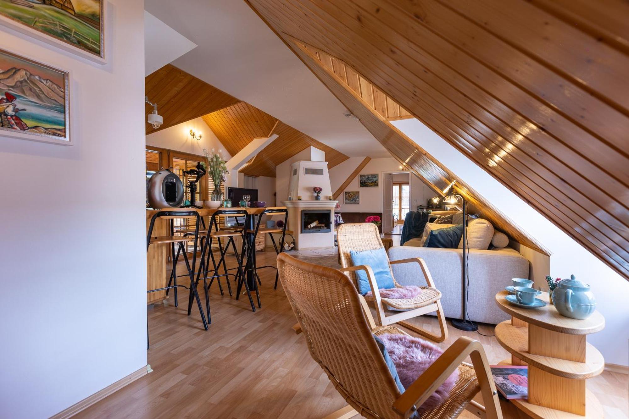 Villa Amalia, Centrum Banska Stiavnica, Parkovanie Pre 2 Auta, Velka Zahrada S Krbom, Cela Villa Amalia Pre 14 Osob Alebo Samostatne Nezavisle Prve Podlazie Villa Ama Pre 6 Osob Alebo Samostatne Nezavisle Podkrovie Villa Lia Pre 8 Osob,Pristup Cez Pi ภายนอก รูปภาพ