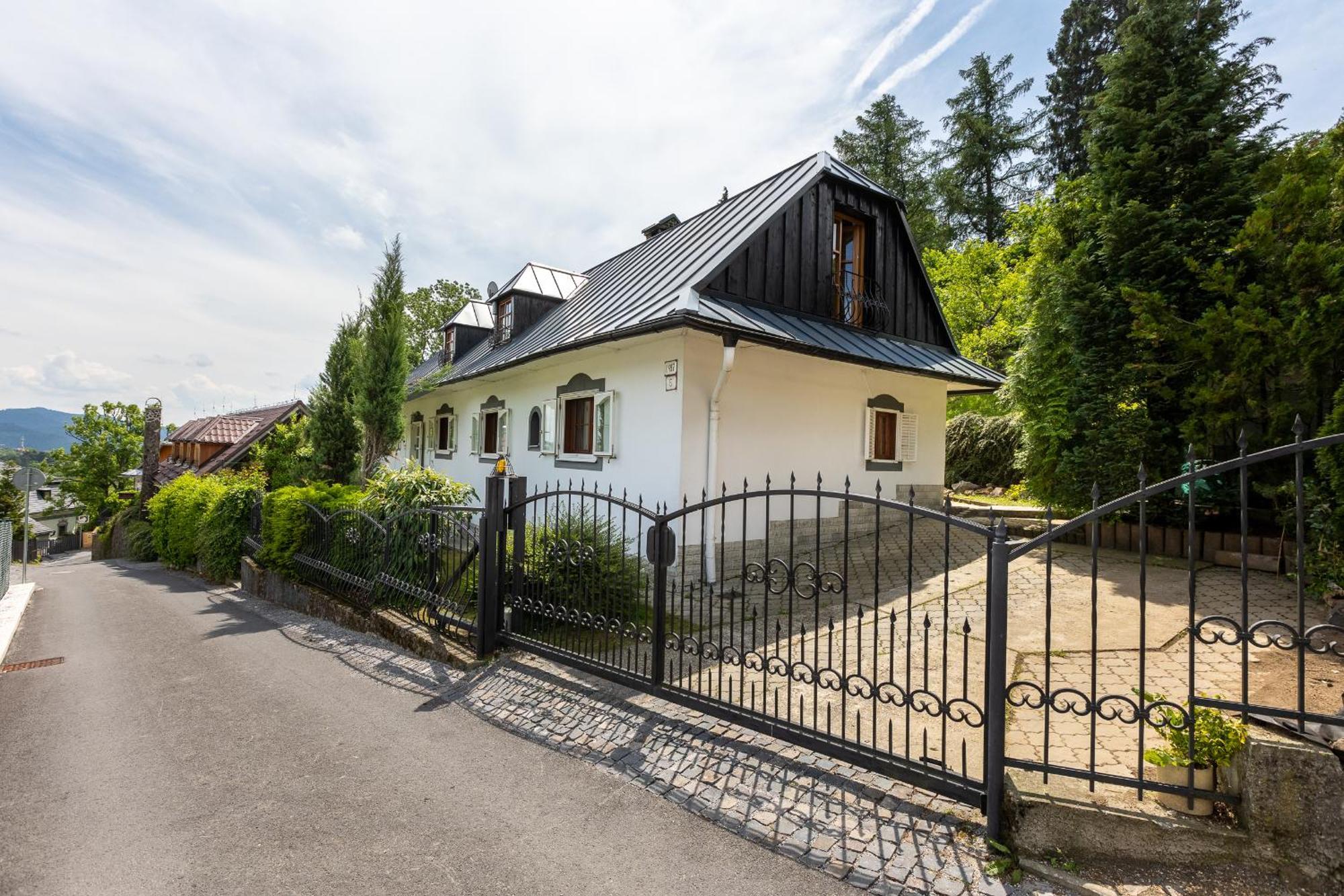 Villa Amalia, Centrum Banska Stiavnica, Parkovanie Pre 2 Auta, Velka Zahrada S Krbom, Cela Villa Amalia Pre 14 Osob Alebo Samostatne Nezavisle Prve Podlazie Villa Ama Pre 6 Osob Alebo Samostatne Nezavisle Podkrovie Villa Lia Pre 8 Osob,Pristup Cez Pi ภายนอก รูปภาพ