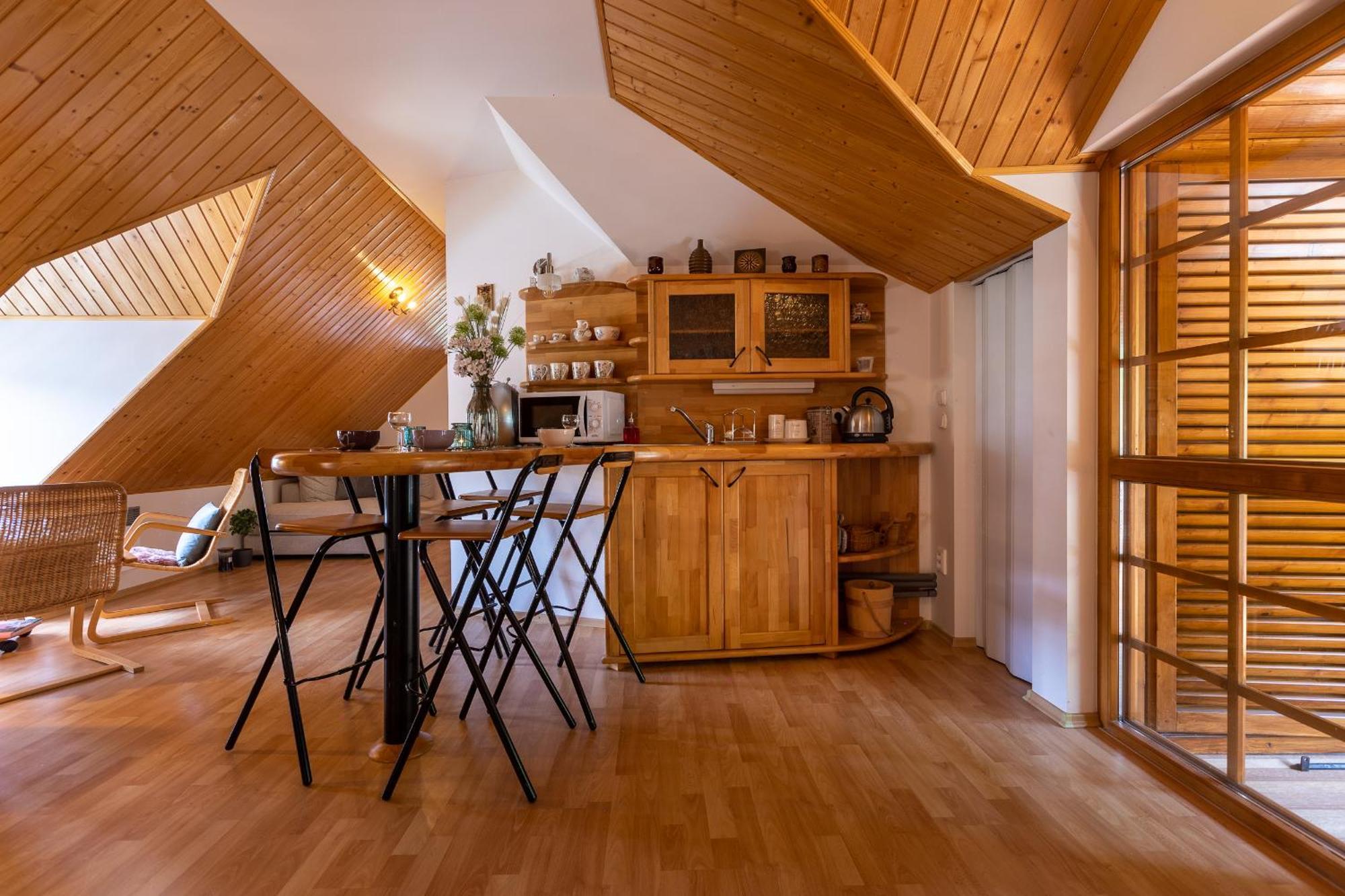 Villa Amalia, Centrum Banska Stiavnica, Parkovanie Pre 2 Auta, Velka Zahrada S Krbom, Cela Villa Amalia Pre 14 Osob Alebo Samostatne Nezavisle Prve Podlazie Villa Ama Pre 6 Osob Alebo Samostatne Nezavisle Podkrovie Villa Lia Pre 8 Osob,Pristup Cez Pi ภายนอก รูปภาพ
