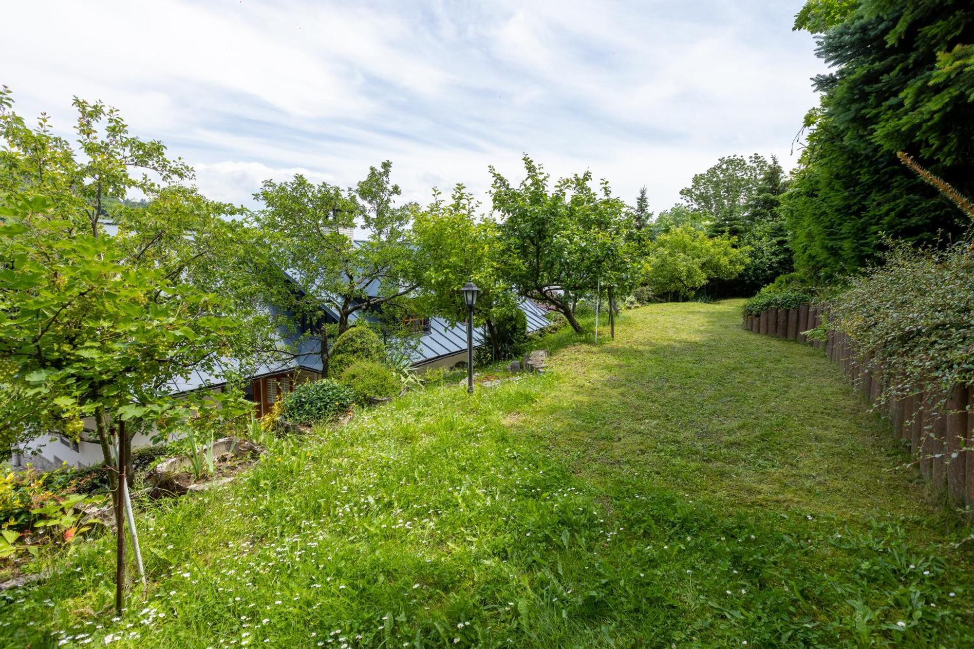 Villa Amalia, Centrum Banska Stiavnica, Parkovanie Pre 2 Auta, Velka Zahrada S Krbom, Cela Villa Amalia Pre 14 Osob Alebo Samostatne Nezavisle Prve Podlazie Villa Ama Pre 6 Osob Alebo Samostatne Nezavisle Podkrovie Villa Lia Pre 8 Osob,Pristup Cez Pi ภายนอก รูปภาพ