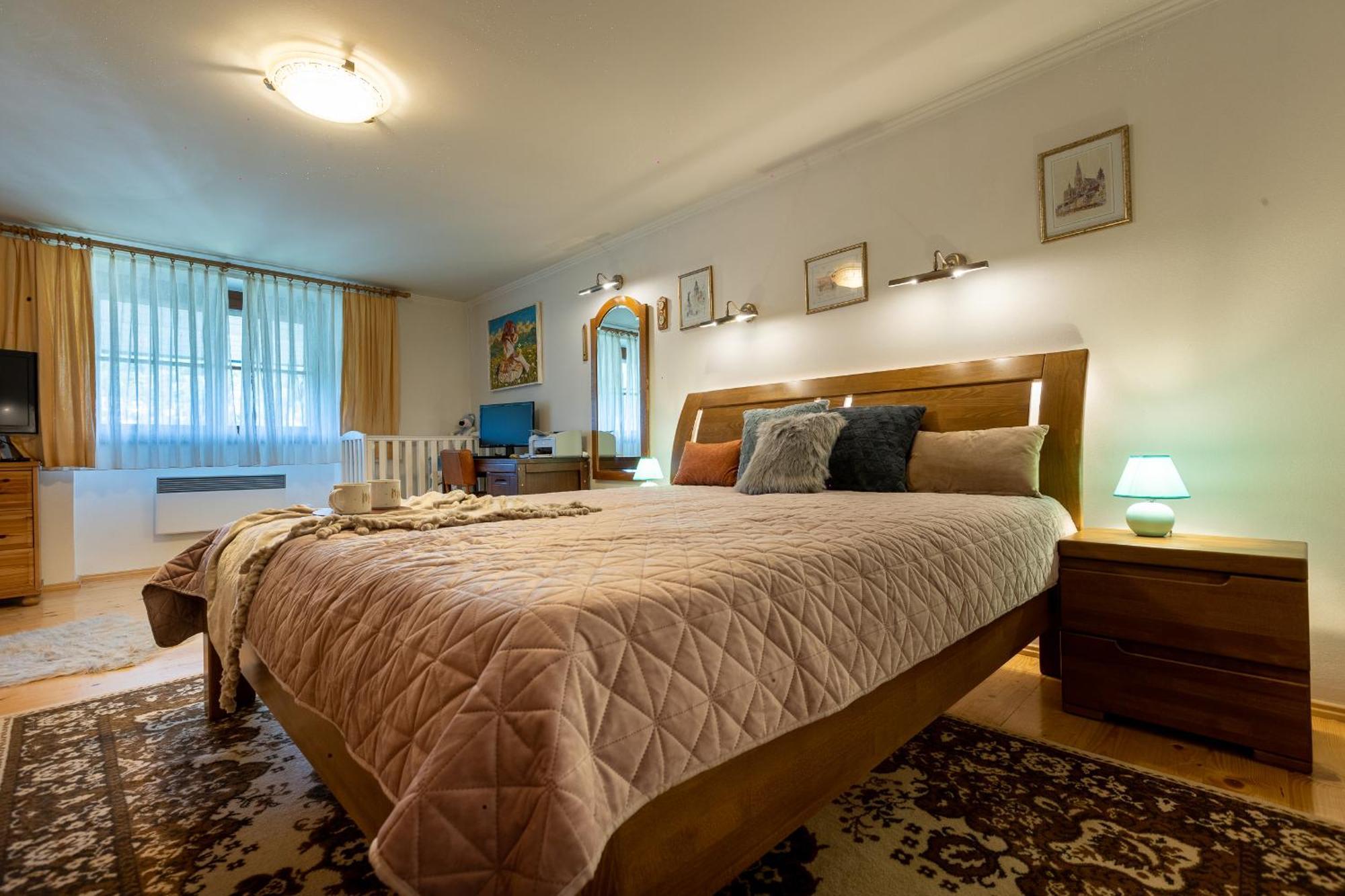 Villa Amalia, Centrum Banska Stiavnica, Parkovanie Pre 2 Auta, Velka Zahrada S Krbom, Cela Villa Amalia Pre 14 Osob Alebo Samostatne Nezavisle Prve Podlazie Villa Ama Pre 6 Osob Alebo Samostatne Nezavisle Podkrovie Villa Lia Pre 8 Osob,Pristup Cez Pi ภายนอก รูปภาพ