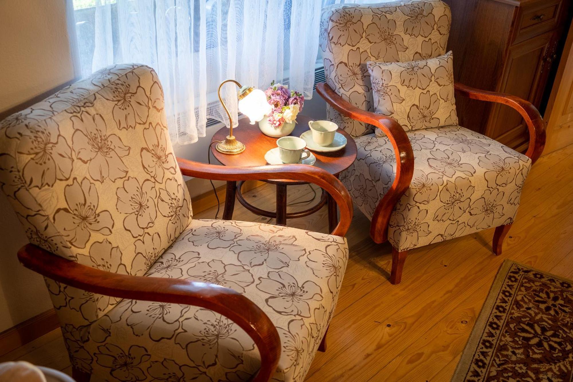 Villa Amalia, Centrum Banska Stiavnica, Parkovanie Pre 2 Auta, Velka Zahrada S Krbom, Cela Villa Amalia Pre 14 Osob Alebo Samostatne Nezavisle Prve Podlazie Villa Ama Pre 6 Osob Alebo Samostatne Nezavisle Podkrovie Villa Lia Pre 8 Osob,Pristup Cez Pi ภายนอก รูปภาพ