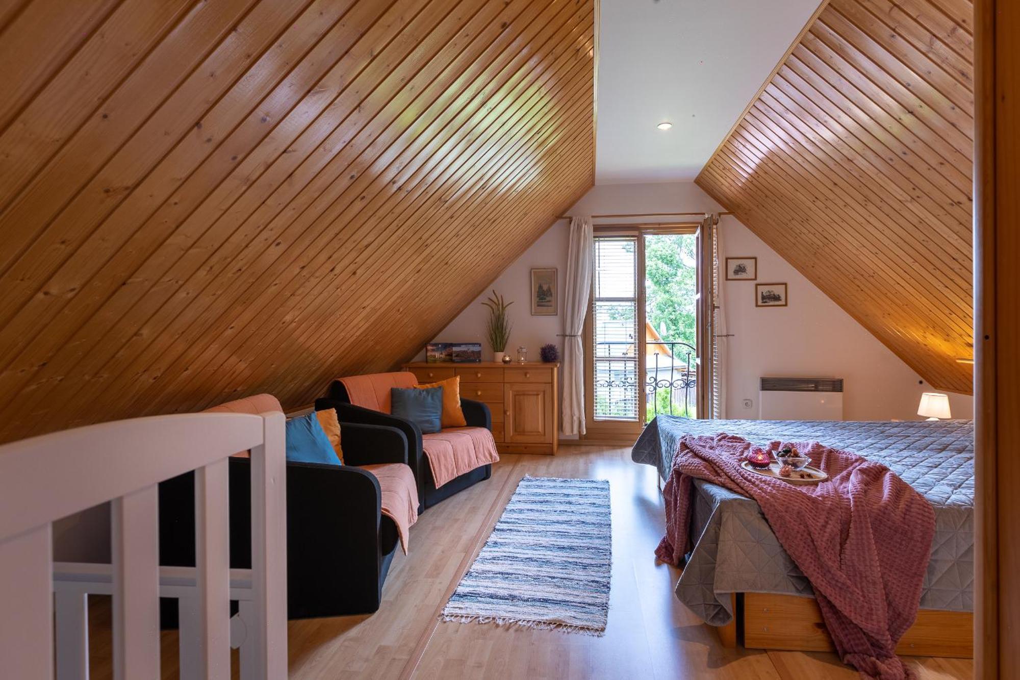 Villa Amalia, Centrum Banska Stiavnica, Parkovanie Pre 2 Auta, Velka Zahrada S Krbom, Cela Villa Amalia Pre 14 Osob Alebo Samostatne Nezavisle Prve Podlazie Villa Ama Pre 6 Osob Alebo Samostatne Nezavisle Podkrovie Villa Lia Pre 8 Osob,Pristup Cez Pi ภายนอก รูปภาพ